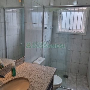 Casa com 300m², 3 dormitórios, 2 vagas, no bairro Santa Catarina em Caxias do Sul para Comprar