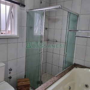 Casa com 300m², 3 dormitórios, 2 vagas, no bairro Santa Catarina em Caxias do Sul para Comprar