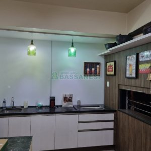 Casa com 300m², 3 dormitórios, 2 vagas, no bairro Santa Catarina em Caxias do Sul para Comprar