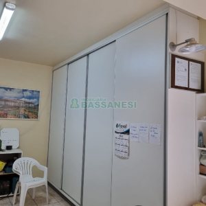 Casa com 300m², 3 dormitórios, 2 vagas, no bairro Santa Catarina em Caxias do Sul para Comprar