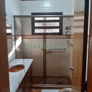 Casa com 256m², 4 dormitórios, 1 vaga, no bairro Santa Catarina em Caxias do Sul para Comprar