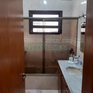 Casa com 256m², 4 dormitórios, 1 vaga, no bairro Santa Catarina em Caxias do Sul para Comprar