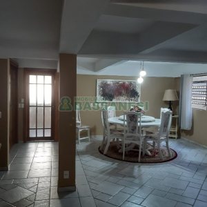 Casa com 256m², 4 dormitórios, 1 vaga, no bairro Santa Catarina em Caxias do Sul para Comprar