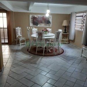 Casa com 256m², 4 dormitórios, 1 vaga, no bairro Santa Catarina em Caxias do Sul para Comprar