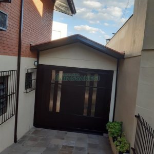 Casa com 256m², 4 dormitórios, 1 vaga, no bairro Santa Catarina em Caxias do Sul para Comprar