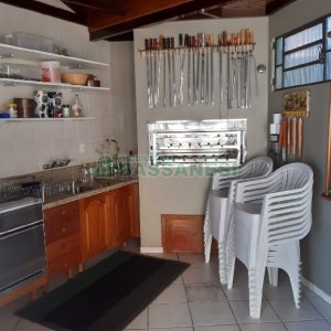 Casa com 256m², 4 dormitórios, 1 vaga, no bairro Santa Catarina em Caxias do Sul para Comprar