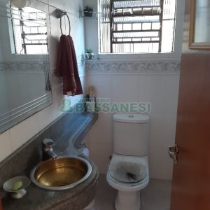 Casa com 256m², 4 dormitórios, 1 vaga, no bairro Santa Catarina em Caxias do Sul para Comprar