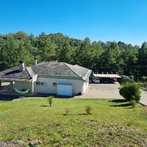 Chácara com 200m², 2 dormitórios, 2 vagas, no bairro Ana Rech em Caxias do Sul para Alugar ou Comprar