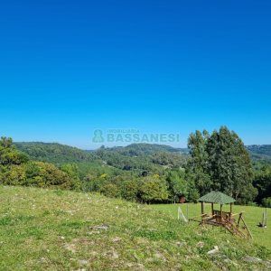 Chácara com 200m², 2 dormitórios, 2 vagas, no bairro Ana Rech em Caxias do Sul para Alugar ou Comprar