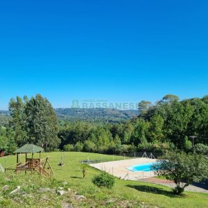 Chácara com 200m², 2 dormitórios, 2 vagas, no bairro Ana Rech em Caxias do Sul para Alugar ou Comprar