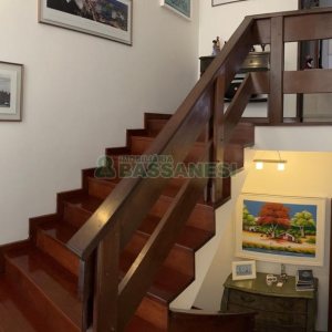 Casa com 350m², 3 dormitórios, 2 vagas, no bairro Desvio Rizzo em Caxias do Sul para Comprar