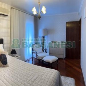 Casa com 350m², 3 dormitórios, 2 vagas, no bairro Desvio Rizzo em Caxias do Sul para Comprar