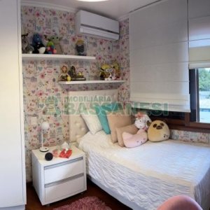 Casa com 350m², 3 dormitórios, 2 vagas, no bairro Desvio Rizzo em Caxias do Sul para Comprar