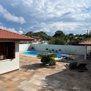 Casa com 350m², 3 dormitórios, 2 vagas, no bairro Desvio Rizzo em Caxias do Sul para Comprar