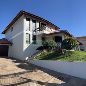 Casa com 350m², 3 dormitórios, 2 vagas, no bairro Desvio Rizzo em Caxias do Sul para Comprar