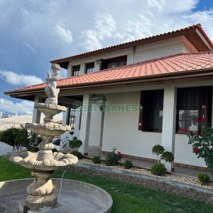 Casa com 350m², 3 dormitórios, 2 vagas, no bairro Desvio Rizzo em Caxias do Sul para Comprar