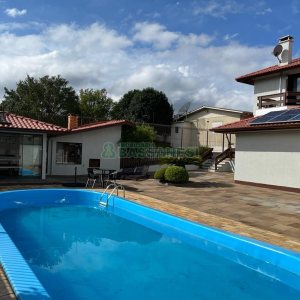 Casa com 350m², 3 dormitórios, 2 vagas, no bairro Desvio Rizzo em Caxias do Sul para Comprar