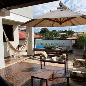 Casa com 350m², 3 dormitórios, 2 vagas, no bairro Desvio Rizzo em Caxias do Sul para Comprar