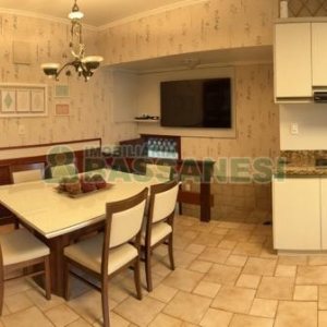 Casa com 350m², 3 dormitórios, 2 vagas, no bairro Desvio Rizzo em Caxias do Sul para Comprar