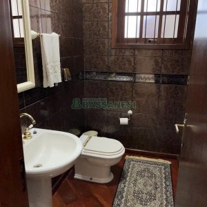 Casa com 350m², 3 dormitórios, 2 vagas, no bairro Desvio Rizzo em Caxias do Sul para Comprar