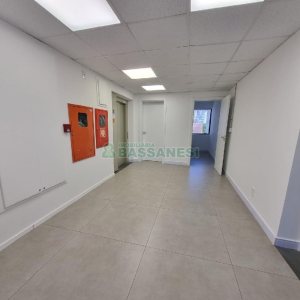 Sala com 250m², no bairro Centro em Caxias do Sul para Alugar