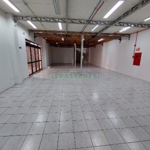 Loja com 600m², no bairro São Pelegrino em Caxias do Sul para Alugar