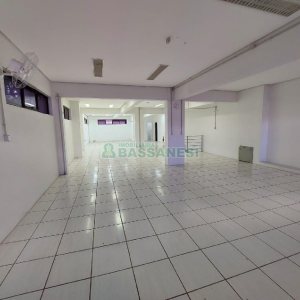 Loja com 600m², no bairro São Pelegrino em Caxias do Sul para Alugar