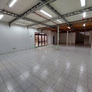 Loja com 600m², no bairro São Pelegrino em Caxias do Sul para Alugar