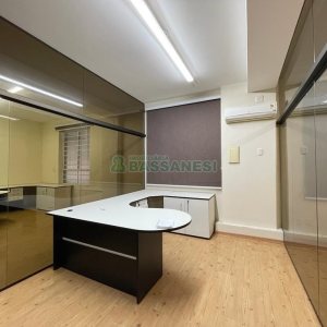 Loja com 822m², no bairro São Pelegrino em Caxias do Sul para Alugar