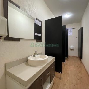 Loja com 822m², no bairro São Pelegrino em Caxias do Sul para Alugar