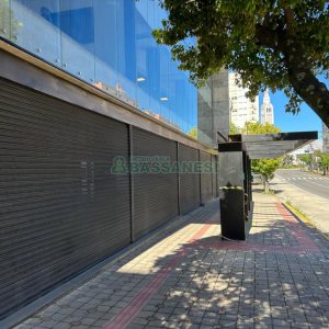Loja com 697m², 6 vagas, no bairro São Pelegrino em Caxias do Sul para Alugar