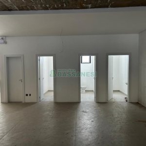 Loja com 697m², 6 vagas, no bairro São Pelegrino em Caxias do Sul para Alugar