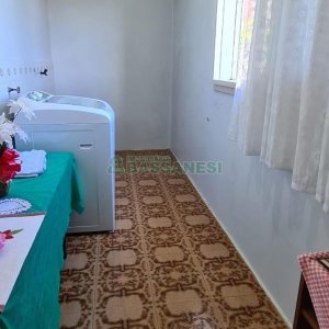 Casa com 188m², 3 dormitórios, 1 vaga, no bairro Jardim das Hortências em Caxias do Sul para Comprar