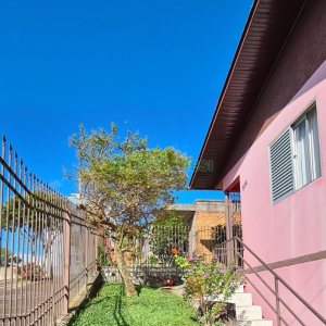 Casa com 188m², 3 dormitórios, 1 vaga, no bairro Jardim das Hortências em Caxias do Sul para Comprar