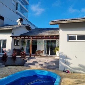 Casa com 114m², 3 dormitórios, 1 vaga, no bairro São Luiz em Caxias do Sul para Comprar