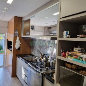 Casa com 114m², 3 dormitórios, 1 vaga, no bairro São Luiz em Caxias do Sul para Comprar