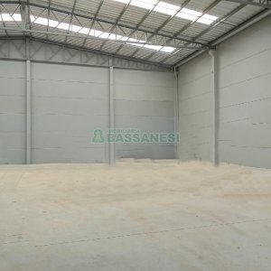 Pavilhão com 670m², no bairro Centenário em Caxias do Sul para Alugar