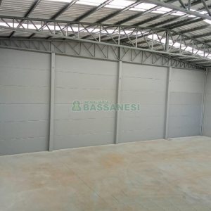 Pavilhão com 670m², no bairro Centenário em Caxias do Sul para Alugar