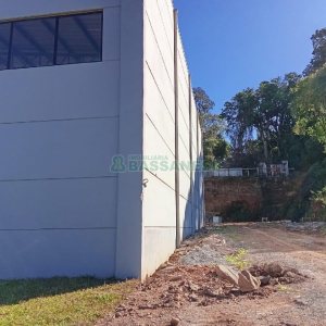 Pavilhão com 670m², no bairro Centenário em Caxias do Sul para Alugar