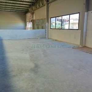 Pavilhão com 670m², no bairro Centenário em Caxias do Sul para Alugar