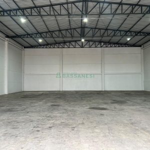 Pavilhão com 480m², no bairro Santa Fé em Caxias do Sul para Alugar