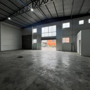 Pavilhão com 480m², no bairro Santa Fé em Caxias do Sul para Alugar