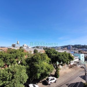 Apto Mobiliado com 65m², 2 dormitórios, 1 vaga, no bairro Santa Catarina em Caxias do Sul para Comprar