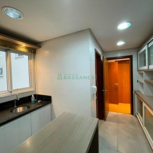 Apartamento com 98m², 3 dormitórios, 2 vagas, no bairro Sanvitto em Caxias do Sul para Comprar