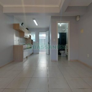 Sobrado com 57m², 2 dormitórios, 2 vagas, no bairro Santa Catarina em Caxias do Sul para Comprar