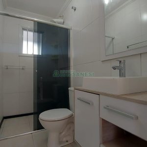 Sobrado com 57m², 2 dormitórios, 2 vagas, no bairro Santa Catarina em Caxias do Sul para Comprar
