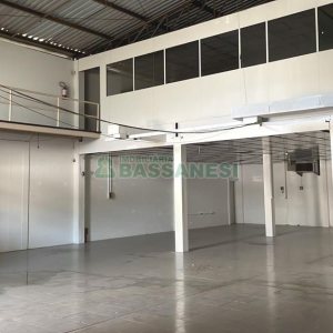 Pavilhão com 350m², no bairro Esplanada em Caxias do Sul para Alugar
