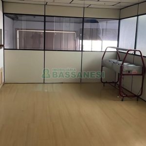 Pavilhão com 350m², no bairro Esplanada em Caxias do Sul para Alugar