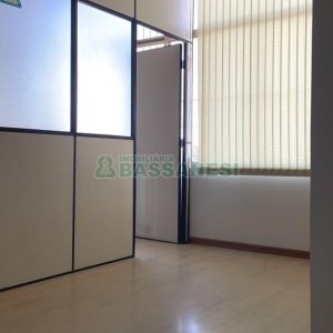 Pavilhão com 350m², no bairro Esplanada em Caxias do Sul para Alugar