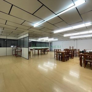 Pavilhão com 350m², no bairro Esplanada em Caxias do Sul para Alugar